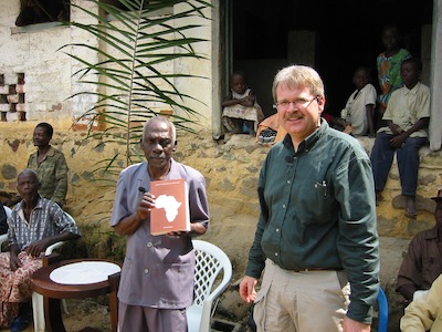 Sébastien Bodinga-bwa-Bodinga and linguist Lolke van der Veen during the official handing-over of the Geviya-Français dictionary to the Eviya community, Gabon.