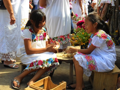 Préparation des autels pour la fête hanal pixan (la nourriture ou repas des âmes) © Jhonnatan Rangel