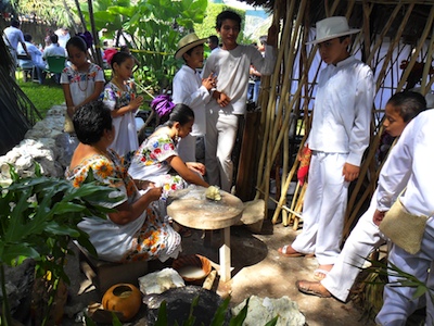 Préparation des autels pour la fête hanal pixan (la nourriture ou repas des âmes) © Jhonnatan Rangel